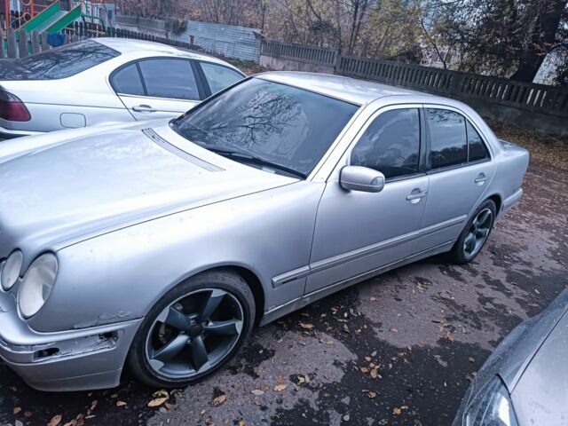 Серый Мерседес Е-Класс, объемом двигателя 2 л и пробегом 450 тыс. км за 2500 $, фото 1 на Automoto.ua