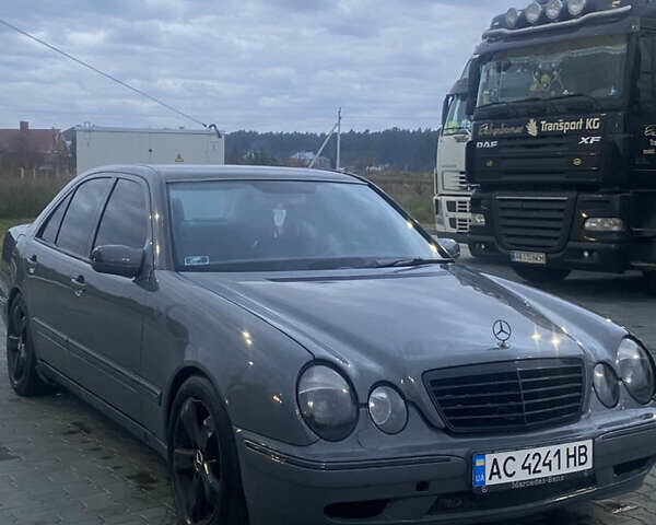 Сірий Мерседес Е-Клас, об'ємом двигуна 3.2 л та пробігом 380 тис. км за 4400 $, фото 1 на Automoto.ua