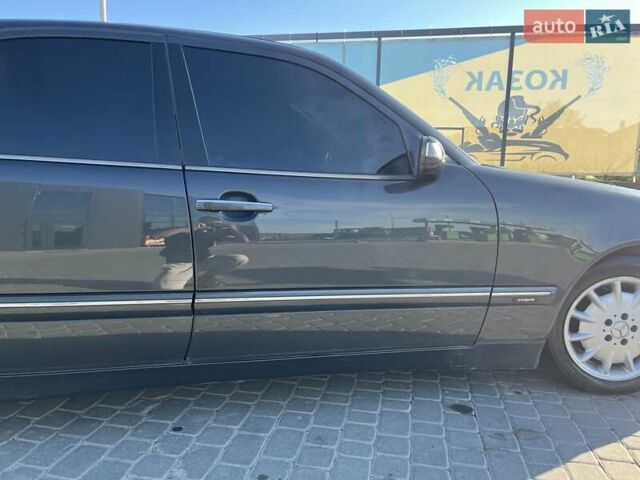 Мерседес Е-Класс 2001 в Каменце-Подольском на Automoto.ua Серый Мерседес Е-Класс, объемом двигателя 3.22 л и пробегом 380 тыс. км за 5799 $, фото 27 на Automoto.ua