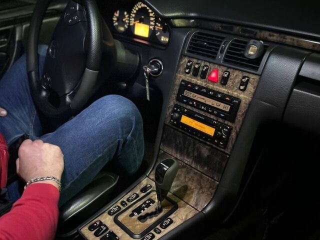 Сірий Мерседес Е-Клас, об'ємом двигуна 3.2 л та пробігом 363 тис. км за 6600 $, фото 6 на Automoto.ua