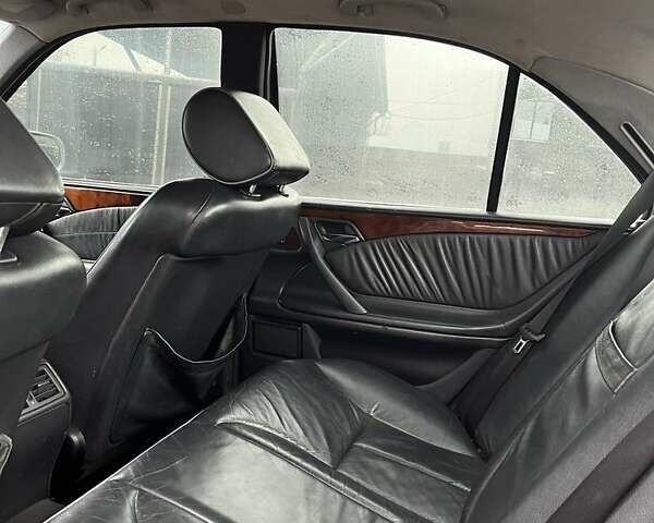 Серый Мерседес Е-Класс, объемом двигателя 2.7 л и пробегом 352 тыс. км за 3200 $, фото 11 на Automoto.ua