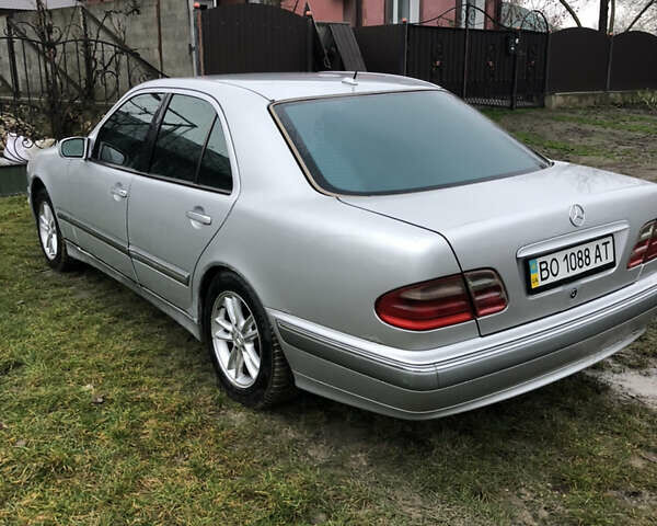 Сірий Мерседес Е-Клас, об'ємом двигуна 3.2 л та пробігом 300 тис. км за 2600 $, фото 3 на Automoto.ua