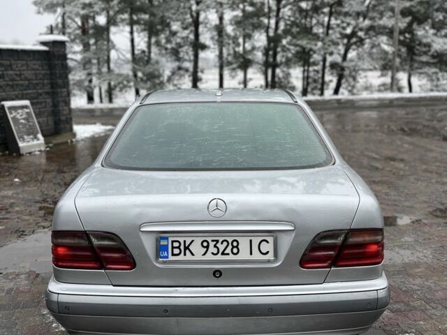 Серый Мерседес Е-Класс, объемом двигателя 2.7 л и пробегом 352 тыс. км за 3200 $, фото 3 на Automoto.ua