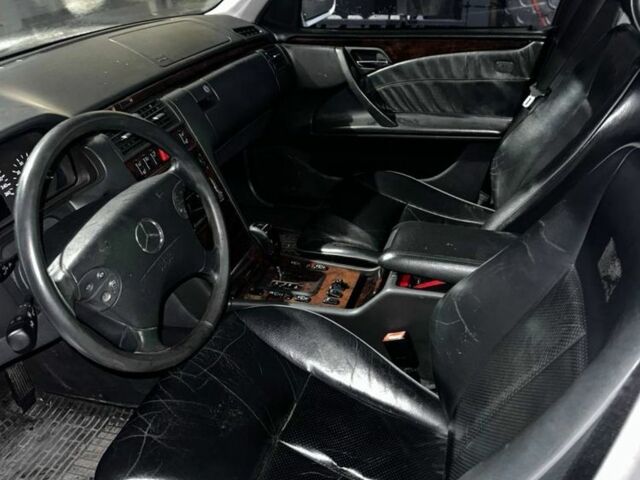 Сірий Мерседес Е-Клас, об'ємом двигуна 3.2 л та пробігом 240 тис. км за 3500 $, фото 6 на Automoto.ua