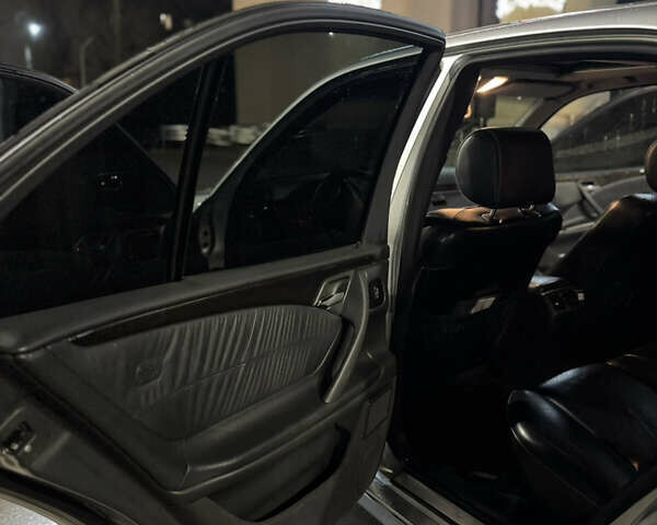 Серый Мерседес Е-Класс, объемом двигателя 3.2 л и пробегом 361 тыс. км за 5000 $, фото 26 на Automoto.ua