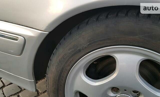 Сірий Мерседес Е-Клас, об'ємом двигуна 3.2 л та пробігом 368 тис. км за 5000 $, фото 11 на Automoto.ua