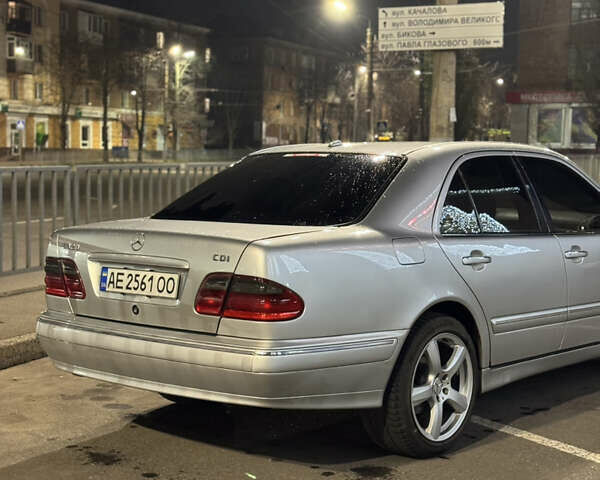 Серый Мерседес Е-Класс, объемом двигателя 3.2 л и пробегом 361 тыс. км за 5000 $, фото 7 на Automoto.ua