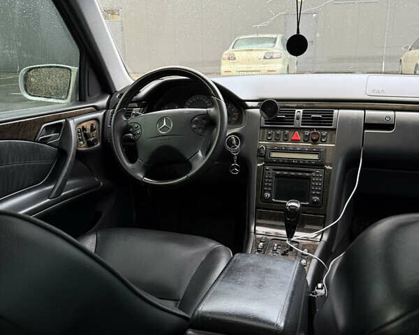 Серый Мерседес Е-Класс, объемом двигателя 4.3 л и пробегом 406 тыс. км за 4500 $, фото 14 на Automoto.ua