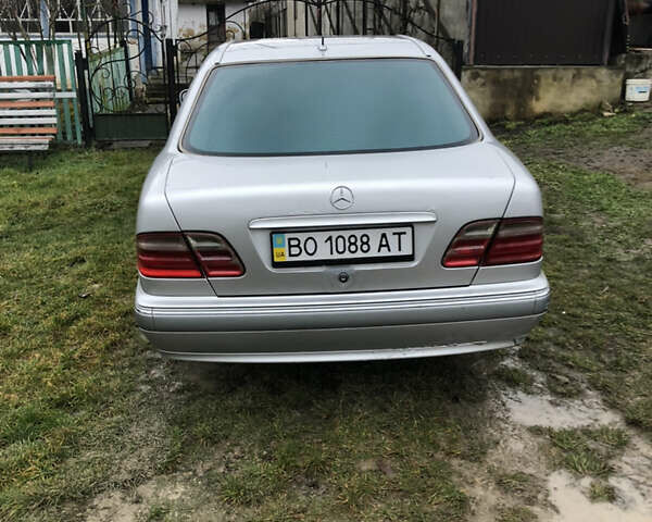 Сірий Мерседес Е-Клас, об'ємом двигуна 3.2 л та пробігом 300 тис. км за 2600 $, фото 4 на Automoto.ua