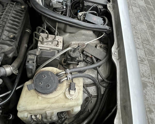 Серый Мерседес Е-Класс, объемом двигателя 2.69 л и пробегом 353 тыс. км за 3750 $, фото 36 на Automoto.ua