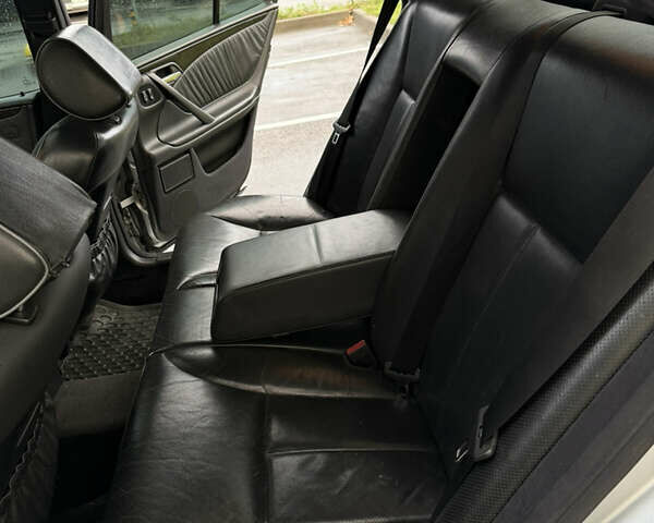 Серый Мерседес Е-Класс, объемом двигателя 4.3 л и пробегом 406 тыс. км за 4500 $, фото 11 на Automoto.ua