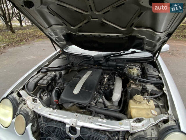 Серый Мерседес Е-Класс, объемом двигателя 3.2 л и пробегом 400 тыс. км за 2500 $, фото 20 на Automoto.ua