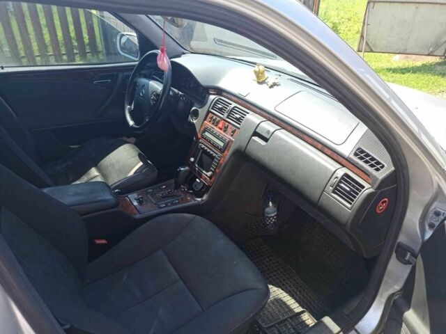 Серый Мерседес Е-Класс, объемом двигателя 2.7 л и пробегом 500 тыс. км за 4300 $, фото 2 на Automoto.ua