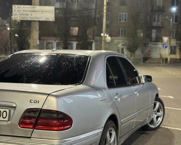 Серый Мерседес Е-Класс, объемом двигателя 3.2 л и пробегом 361 тыс. км за 5000 $, фото 5 на Automoto.ua