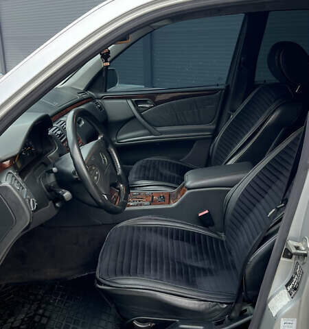 Серый Мерседес Е-Класс, объемом двигателя 3.2 л и пробегом 328 тыс. км за 6200 $, фото 18 на Automoto.ua