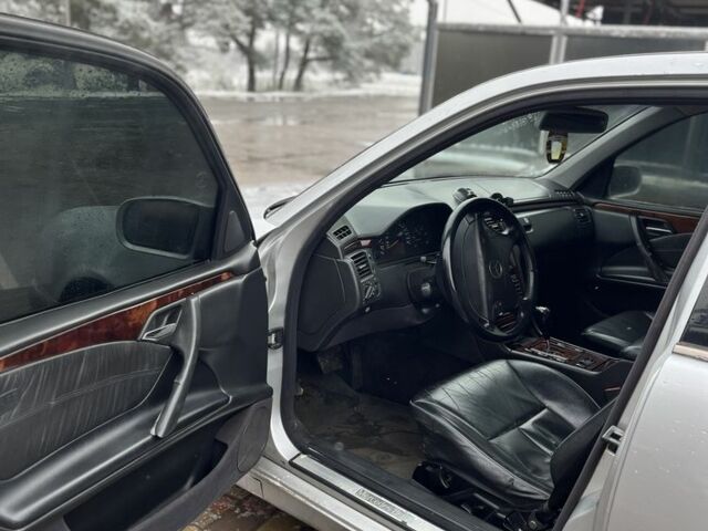 Серый Мерседес Е-Класс, объемом двигателя 2.7 л и пробегом 352 тыс. км за 3200 $, фото 6 на Automoto.ua