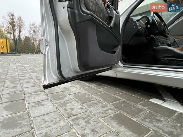 Серый Мерседес Е-Класс, объемом двигателя 2.69 л и пробегом 353 тыс. км за 3750 $, фото 39 на Automoto.ua