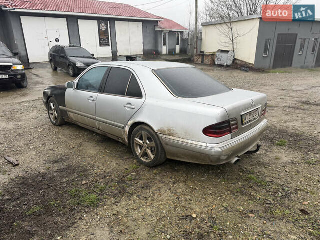 Серый Мерседес Е-Класс, объемом двигателя 2.69 л и пробегом 370 тыс. км за 2900 $, фото 3 на Automoto.ua