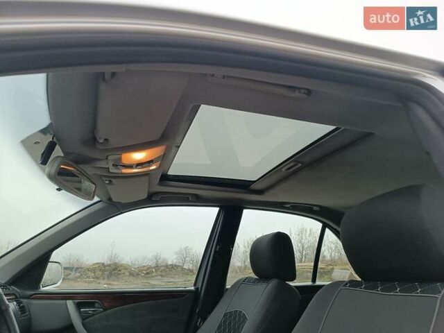 Сірий Мерседес Е-Клас, об'ємом двигуна 2.2 л та пробігом 300 тис. км за 4700 $, фото 12 на Automoto.ua