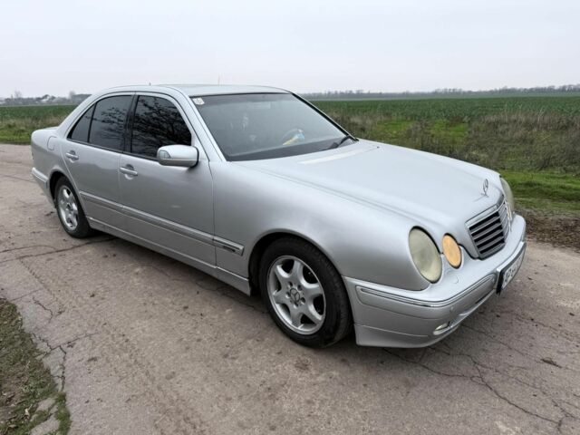 Серый Мерседес Е-Класс, объемом двигателя 2.2 л и пробегом 360 тыс. км за 3500 $, фото 4 на Automoto.ua