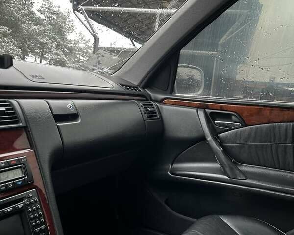 Серый Мерседес Е-Класс, объемом двигателя 2.7 л и пробегом 352 тыс. км за 3200 $, фото 9 на Automoto.ua