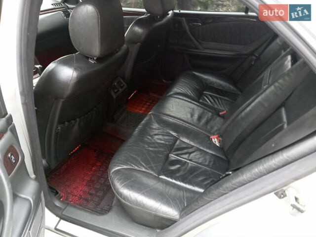 Сірий Мерседес Е-Клас, об'ємом двигуна 3.23 л та пробігом 300 тис. км за 3000 $, фото 14 на Automoto.ua