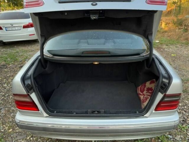 Сірий Мерседес Е-Клас, об'ємом двигуна 2.1 л та пробігом 350 тис. км за 4700 $, фото 7 на Automoto.ua