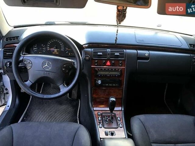 Сірий Мерседес Е-Клас, об'ємом двигуна 3.2 л та пробігом 375 тис. км за 4200 $, фото 5 на Automoto.ua