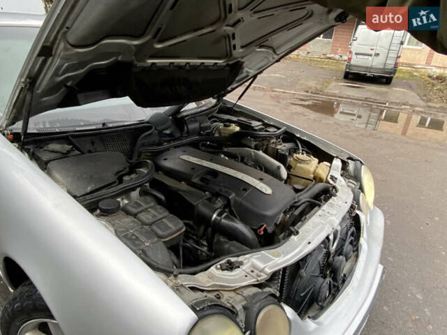 Серый Мерседес Е-Класс, объемом двигателя 3.2 л и пробегом 400 тыс. км за 2500 $, фото 22 на Automoto.ua