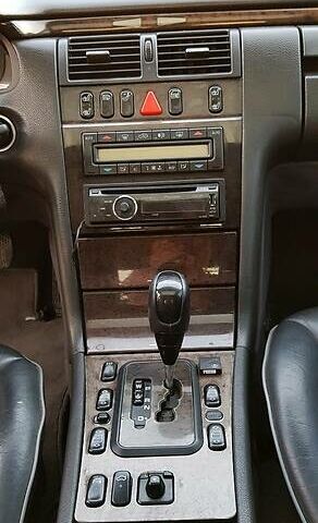 Сірий Мерседес Е-Клас, об'ємом двигуна 3.2 л та пробігом 368 тис. км за 5000 $, фото 5 на Automoto.ua