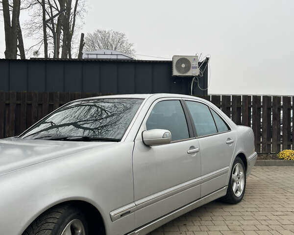 Серый Мерседес Е-Класс, объемом двигателя 3.2 л и пробегом 347 тыс. км за 4700 $, фото 1 на Automoto.ua