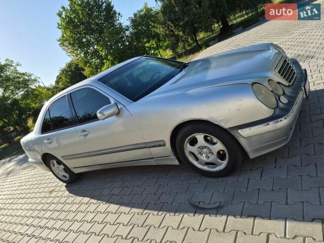 Сірий Мерседес Е-Клас, об'ємом двигуна 2 л та пробігом 347 тис. км за 2300 $, фото 9 на Automoto.ua
