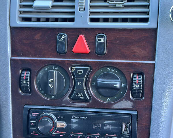 Сірий Мерседес Е-Клас, об'ємом двигуна 2.15 л та пробігом 366 тис. км за 2800 $, фото 12 на Automoto.ua