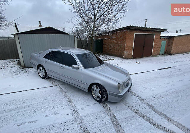 Сірий Мерседес Е-Клас, об'ємом двигуна 2 л та пробігом 450 тис. км за 5100 $, фото 1 на Automoto.ua