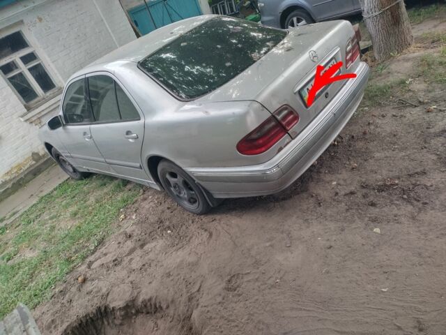 Сірий Мерседес Е-Клас, об'ємом двигуна 3 л та пробігом 580 тис. км за 2500 $, фото 3 на Automoto.ua