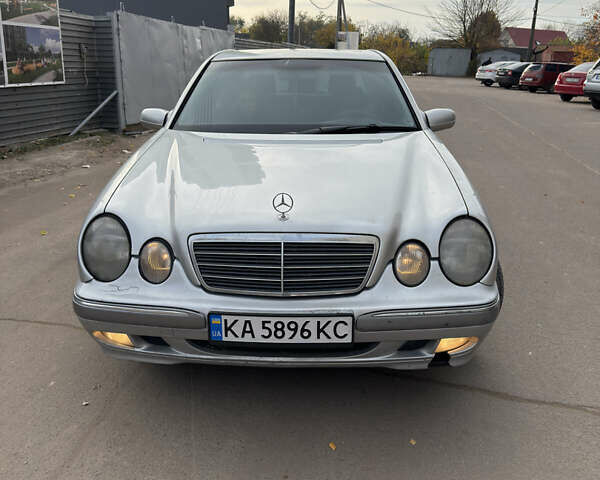 Серый Мерседес Е-Класс, объемом двигателя 2.8 л и пробегом 350 тыс. км за 4300 $, фото 7 на Automoto.ua