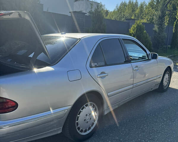 Серый Мерседес Е-Класс, объемом двигателя 3.22 л и пробегом 400 тыс. км за 4200 $, фото 2 на Automoto.ua