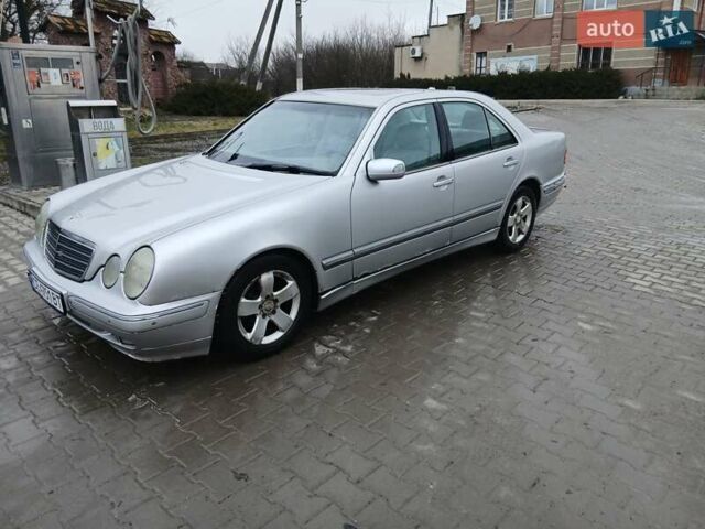 Серый Мерседес Е-Класс, объемом двигателя 2.69 л и пробегом 300 тыс. км за 2500 $, фото 2 на Automoto.ua