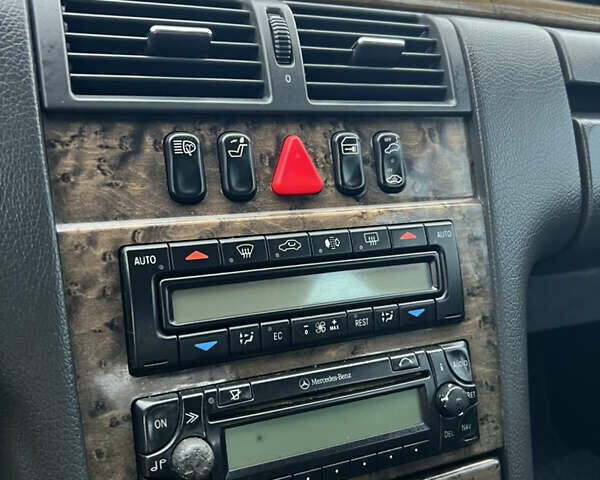 Серый Мерседес Е-Класс, объемом двигателя 3.2 л и пробегом 347 тыс. км за 4700 $, фото 12 на Automoto.ua