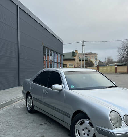 Серый Мерседес Е-Класс, объемом двигателя 3.2 л и пробегом 328 тыс. км за 6200 $, фото 13 на Automoto.ua