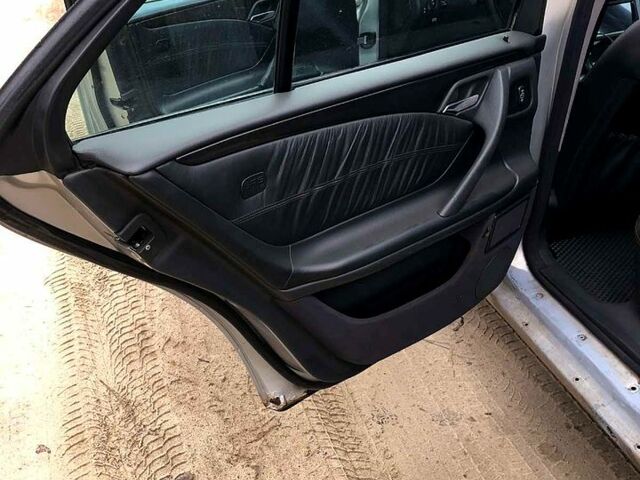 Серый Мерседес Е-Класс, объемом двигателя 4.3 л и пробегом 200 тыс. км за 4500 $, фото 8 на Automoto.ua