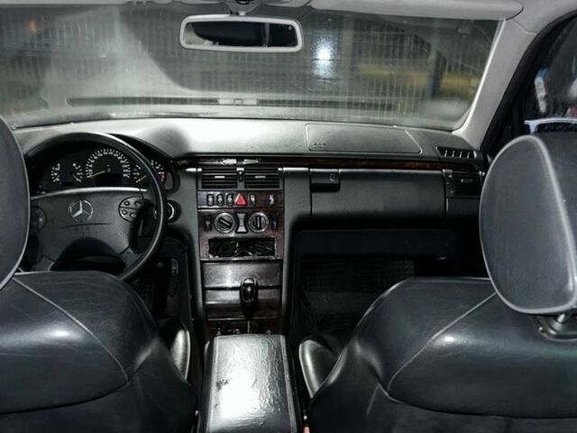 Сірий Мерседес Е-Клас, об'ємом двигуна 3.2 л та пробігом 240 тис. км за 3500 $, фото 5 на Automoto.ua