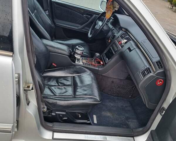 Сірий Мерседес Е-Клас, об'ємом двигуна 2.7 л та пробігом 367 тис. км за 2700 $, фото 16 на Automoto.ua