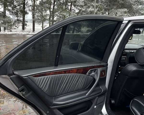 Серый Мерседес Е-Класс, объемом двигателя 2.7 л и пробегом 352 тыс. км за 3200 $, фото 10 на Automoto.ua