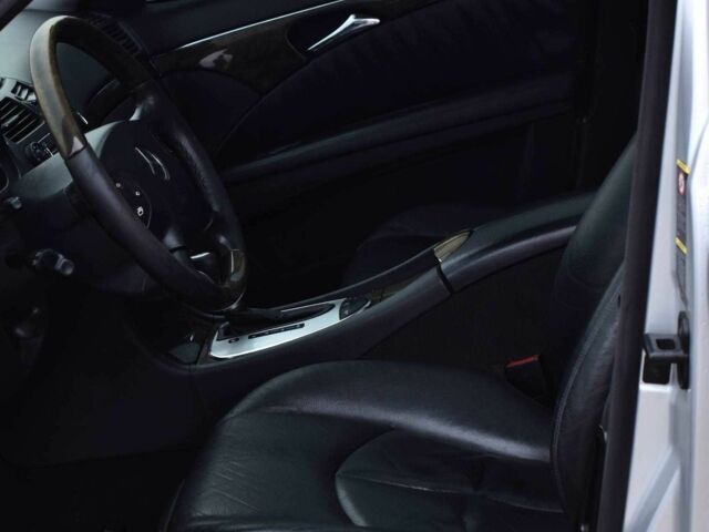 Сірий Мерседес Е-Клас, об'ємом двигуна 5 л та пробігом 284 тис. км за 6450 $, фото 7 на Automoto.ua