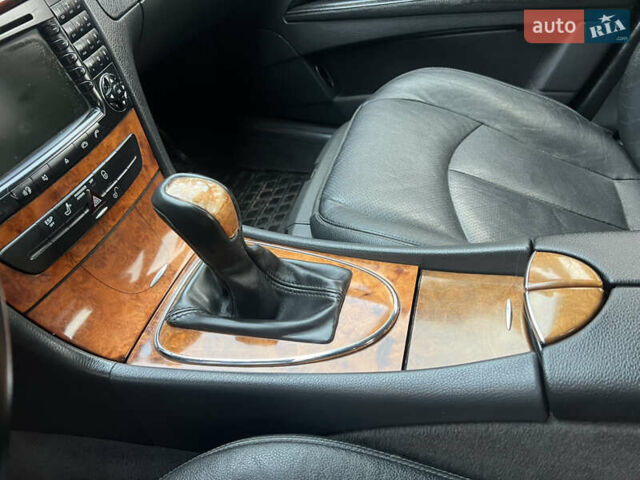 Сірий Мерседес Е-Клас, об'ємом двигуна 2.69 л та пробігом 315 тис. км за 5500 $, фото 37 на Automoto.ua