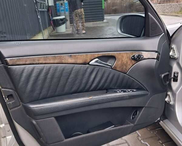 Сірий Мерседес Е-Клас, об'ємом двигуна 2.15 л та пробігом 302 тис. км за 7100 $, фото 12 на Automoto.ua