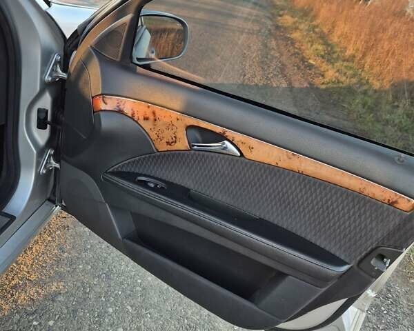 Серый Мерседес Е-Класс, объемом двигателя 2.69 л и пробегом 370 тыс. км за 7500 $, фото 10 на Automoto.ua