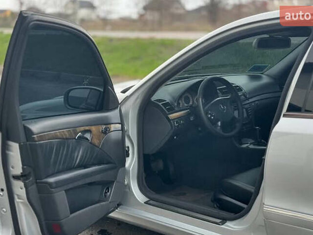 Серый Мерседес Е-Класс, объемом двигателя 2.7 л и пробегом 378 тыс. км за 7500 $, фото 10 на Automoto.ua