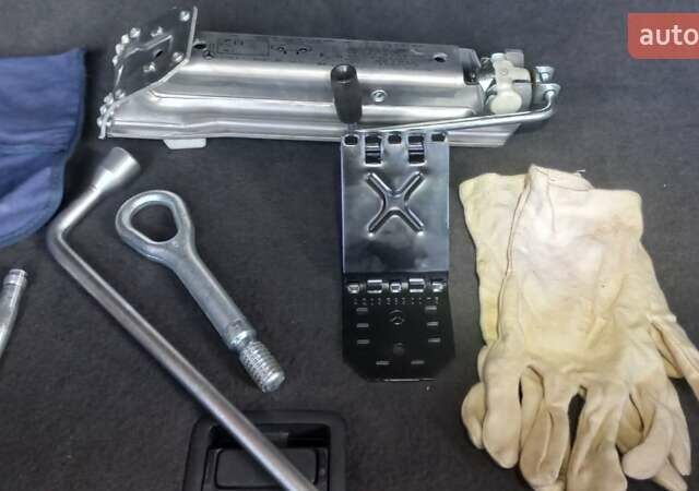 Сірий Мерседес Е-Клас, об'ємом двигуна 2.69 л та пробігом 274 тис. км за 7250 $, фото 50 на Automoto.ua